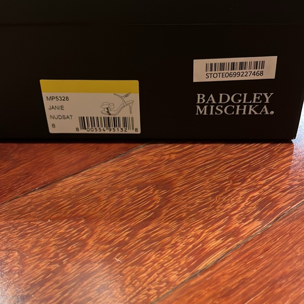 Badgley Mischka Janie nude heels, size 8 - Picture 6 of 6
